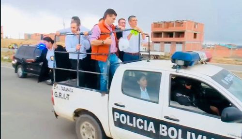 rodrigo paz lidera caravana hacia sede de gobierno con convoy de combustible
