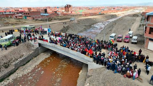 El Alto inaugura puente vehicular que une distritos 3 y 4 sobre el Río Seco
