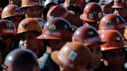 Gobierno y mineros sindicalizados instalan mesa de diálogo tras movilización en La Paz