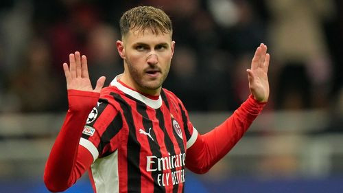 AC Milan excluye a Santiago Giménez de la gira asiática y le da descanso tras la Copa Oro