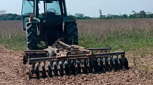 Productores cruceños paralizan maquinaria por falta de diésel