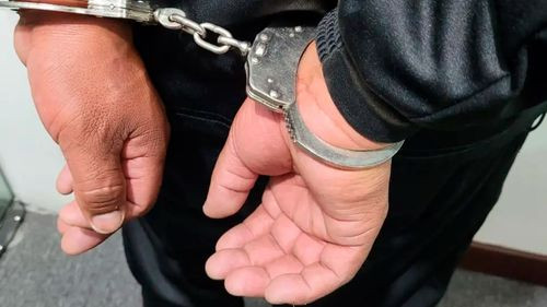 Hombre acusado de intentar matar a su pareja con una piedra tras una reunión social