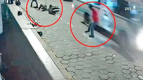 Capturan a delincuentes que provocaron caída de joven de micro en movimiento