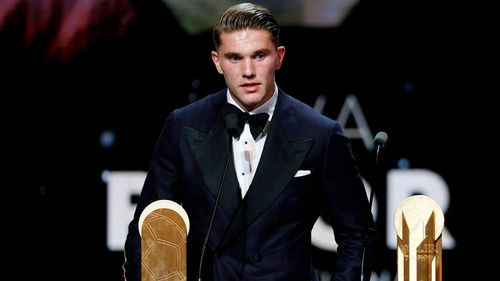 Viktor Gyokeres reciben el Trofeo  Gerd Müller en la gala del Balón de  Oro 2025