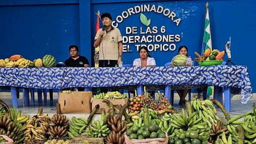 Evo Morales denuncia proscripción y ratifica su candidatura con el FPV