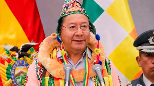 Arce llama a movimientos sociales a “volver a las calles” en defensa de obras públicas