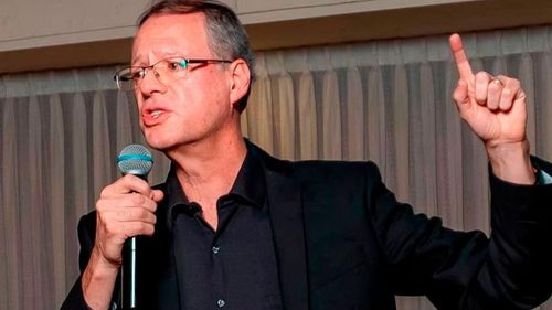 Dunn afirma que ajuste económico es inevitable pese a costos políticos y sociales