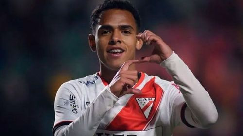 Paniagua prepara su salto al fútbol internacional