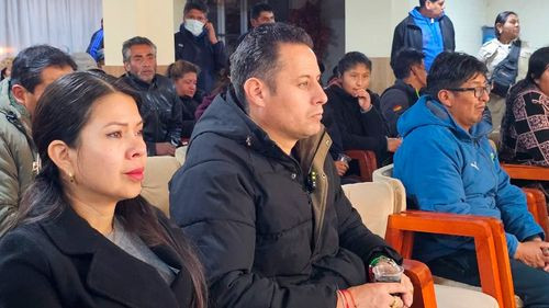 Vicepresidente acompaña a familia de víctimas