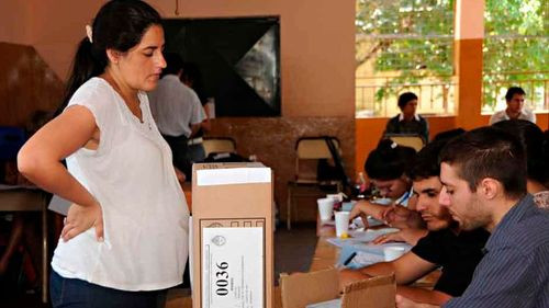 Baja participación en santa cruz  durante la media jornada del  histórico balotaje