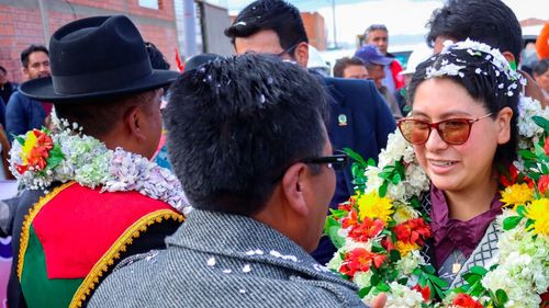 El Alto inaugura enlosetado de avenida Radial