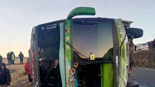 Vuelco de bus en La Paz deja al menos dos fallecidos y 23 heridos