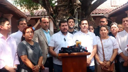 Cívicos apoyan vigilia por institucionalidad en el Concejo Municipal