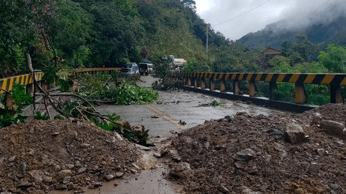 Cerca de 300 ciudadanos peruanos, en su mayoría escolares, se encuentran varados en Bolivia debido a bloqueos de carreteras