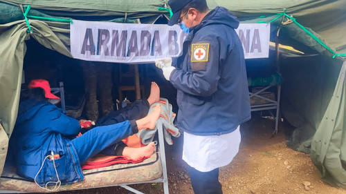 Armada Boliviana brinda asistencia a más de 500 peregrinos en la ruta La Paz–Copacabana