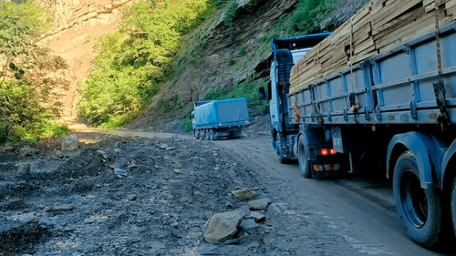 ABC habilita la ruta a los Valles cruceños tras intensos trabajos de limpieza por derrumbes
