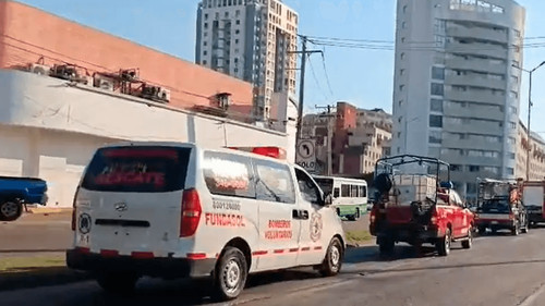 Caravana acompaña los restos del bombero que falleció tras la explosión en el Parque Industrial