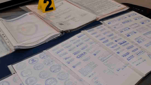 Desmantelan en Oruro una red que falsificaba folios reales y documentos oficiales