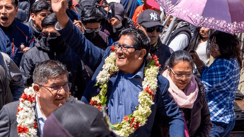 Multitudinario Cabildo académico de la UPEA aprueba gestión de Condori y lo reconoce como "Rector del Pueblo"