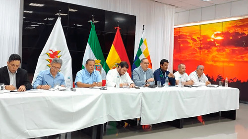 Instalan reunión entre cívicos, mototaxistas y autoridades por denuncias sobre gasolina