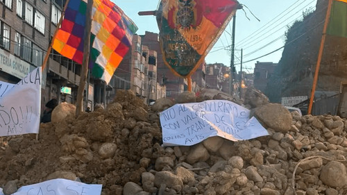 Bloqueos generan millonarias pérdidas y afectan al turismo y transporte en el país