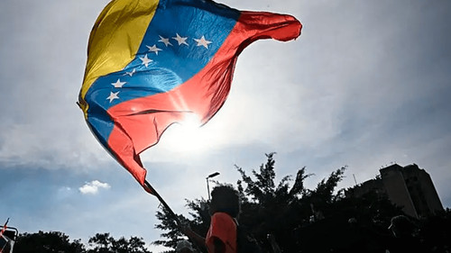 “Como si un villano salvara de otro”: venezolanos rechazan a Maduro, pero también la intervención de Trump