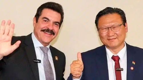 Manfred Reyes Villa aclara su relación con Chi Hyun Chung y cuestiona fricciones en el Bloque de Unidad