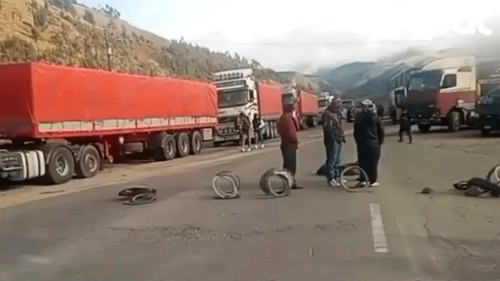 Transporte libre bloquea carreteras centrales agudizando la crisis de combustible