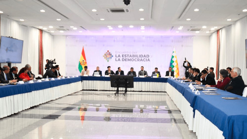 Arce lidera encuentro por la estabilidad y la democracia