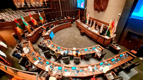 Senado debate crédito de $us 75 millones mientras el Gobierno sostiene encuentro político