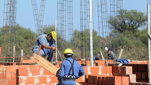 Constructores alertan que precio del cemento sube 65% y advierten paralización masiva de obras