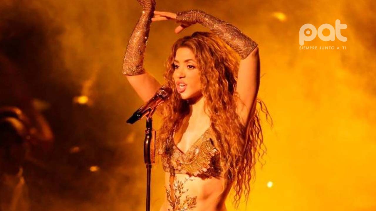 Shakira de gira.jpg
